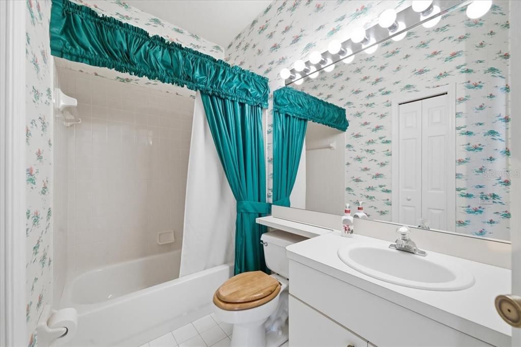 待售: $279,900 (2 贝兹, 2 浴室, 1644 平方英尺)