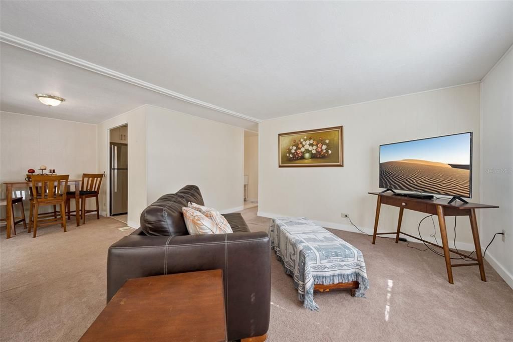 待售: $235,000 (2 贝兹, 2 浴室, 1044 平方英尺)