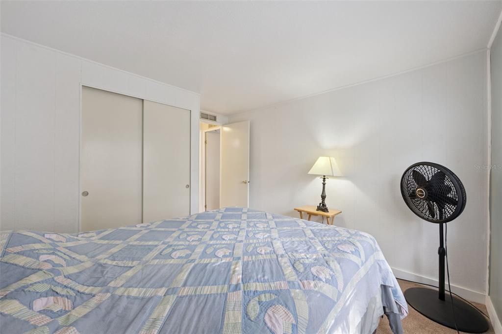 待售: $235,000 (2 贝兹, 2 浴室, 1044 平方英尺)