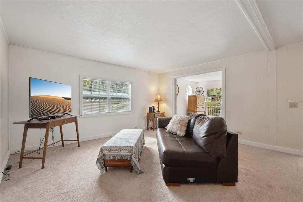 待售: $235,000 (2 贝兹, 2 浴室, 1044 平方英尺)