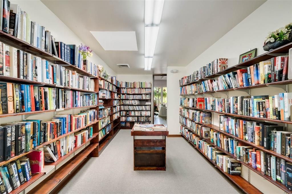 待售: $235,000 (2 贝兹, 2 浴室, 1044 平方英尺)