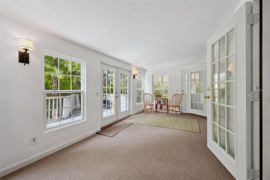 待售: $235,000 (2 贝兹, 2 浴室, 1044 平方英尺)