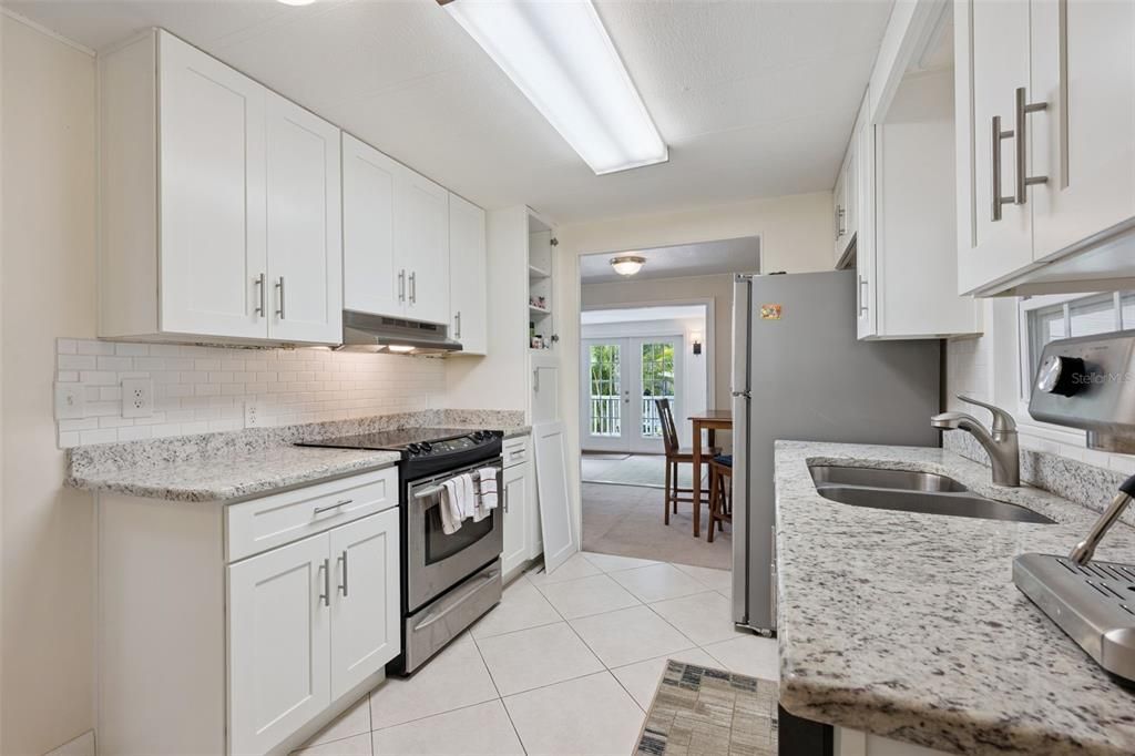 待售: $235,000 (2 贝兹, 2 浴室, 1044 平方英尺)