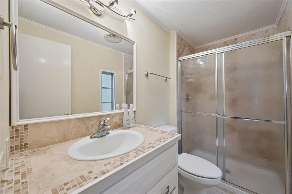 待售: $235,000 (2 贝兹, 2 浴室, 1044 平方英尺)