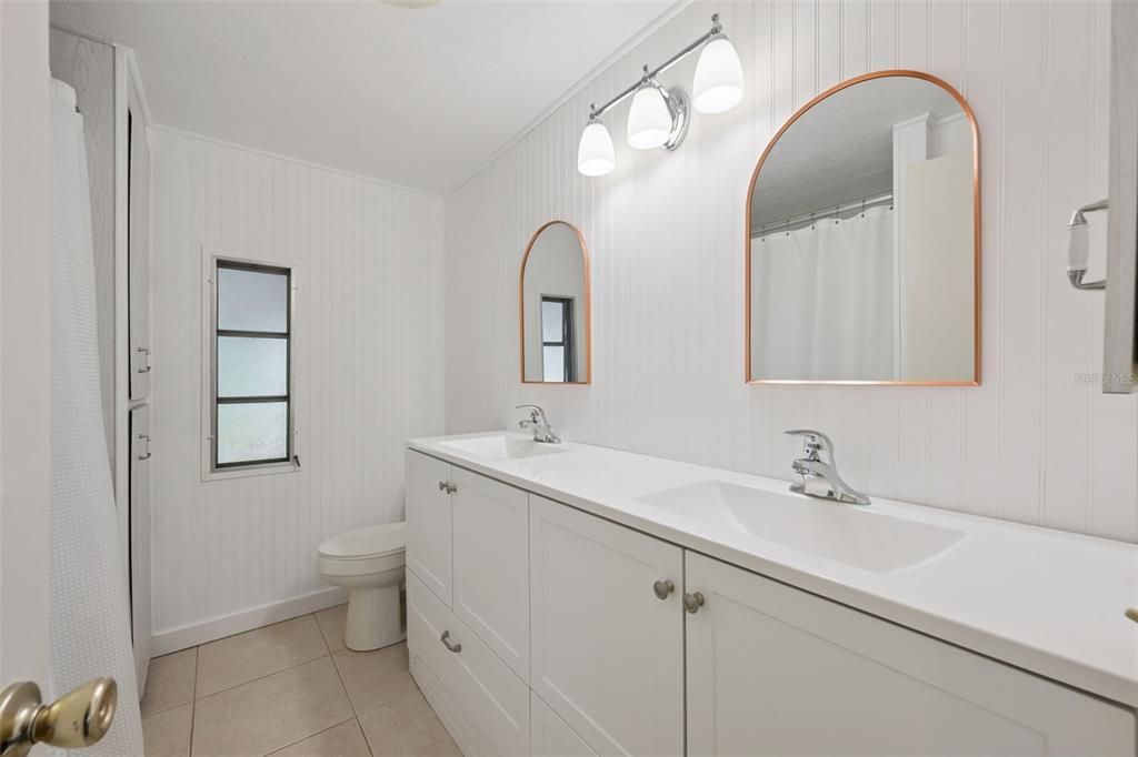 待售: $235,000 (2 贝兹, 2 浴室, 1044 平方英尺)