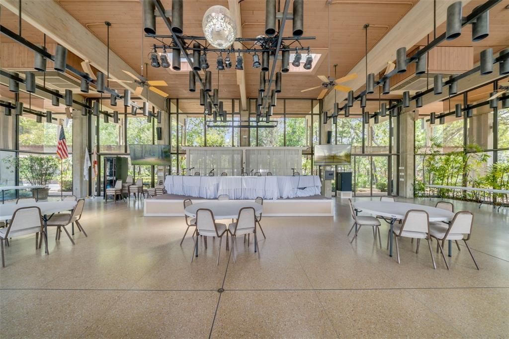 待售: $235,000 (2 贝兹, 2 浴室, 1044 平方英尺)