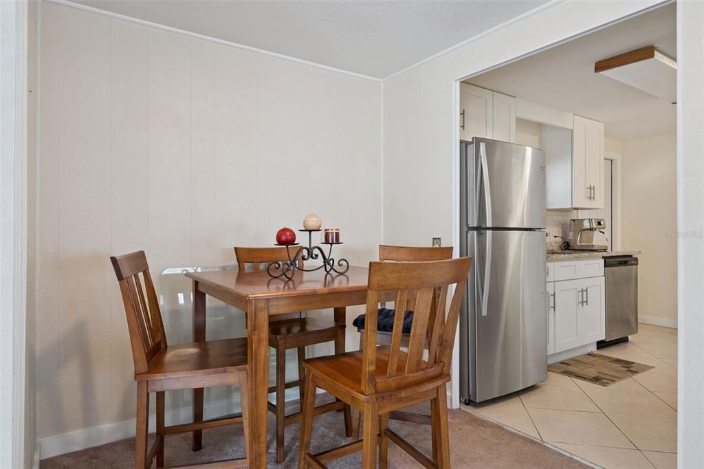 待售: $235,000 (2 贝兹, 2 浴室, 1044 平方英尺)