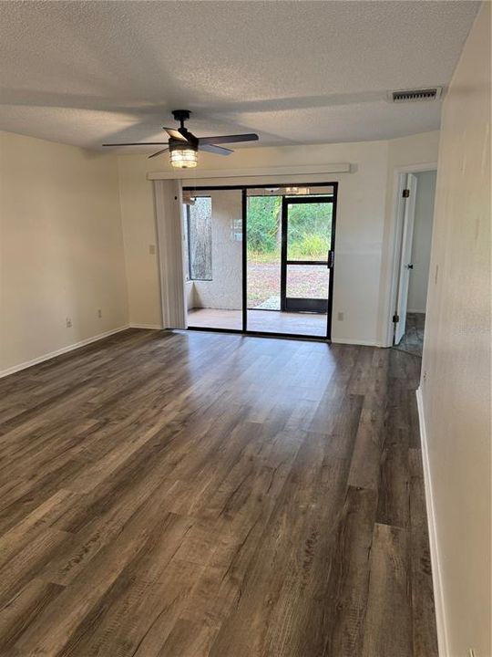 For Rent: $1,700 (2 beds, 2 baths, 1075 Square Feet)