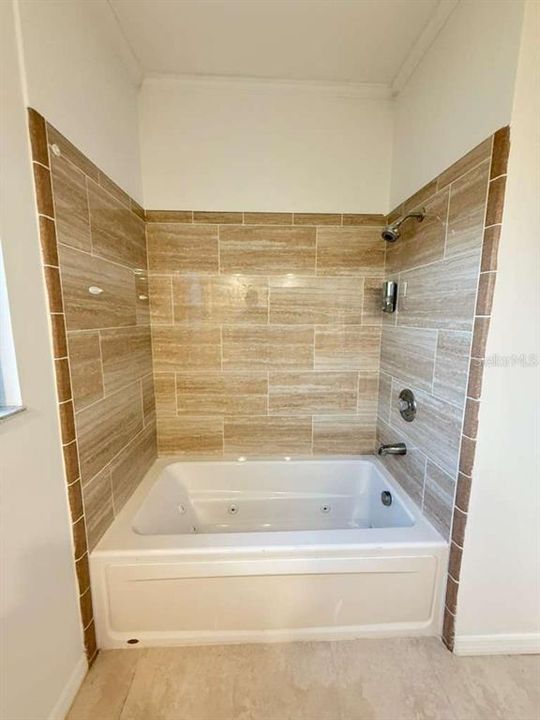 На продажу: $179,980 (3 спален, 2 ванн, 1908 Квадратных фут)