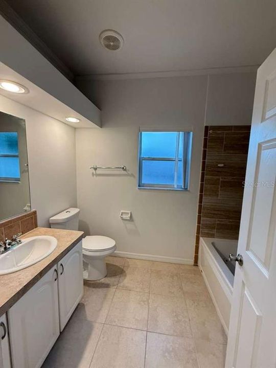 На продажу: $179,980 (3 спален, 2 ванн, 1908 Квадратных фут)