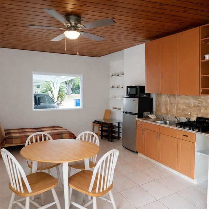 En Venta: $255,000 (3 camas, 2 baños, 1403 Pies cuadrados)