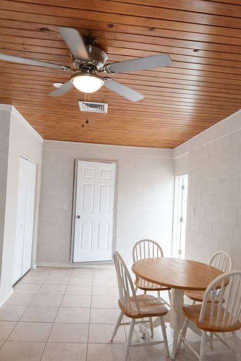 En Venta: $255,000 (3 camas, 2 baños, 1403 Pies cuadrados)