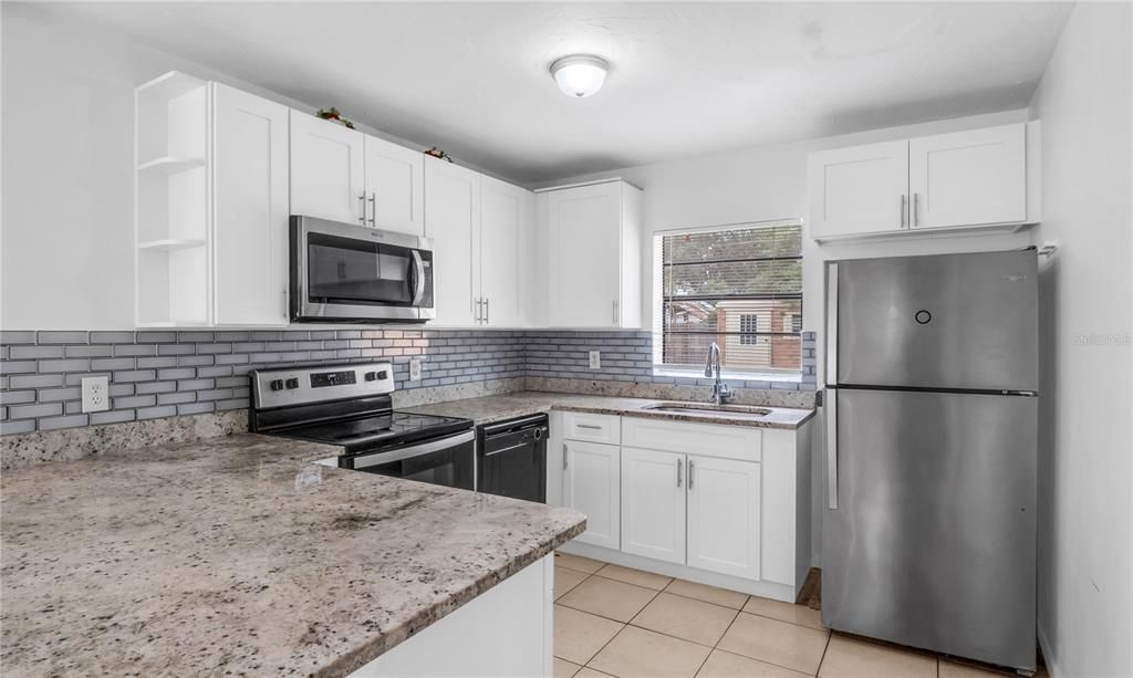 En Venta: $255,000 (3 camas, 2 baños, 1403 Pies cuadrados)