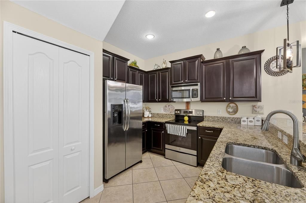 For Sale: $460,000 (4 beds, 2 baths, 2276 Square Feet)