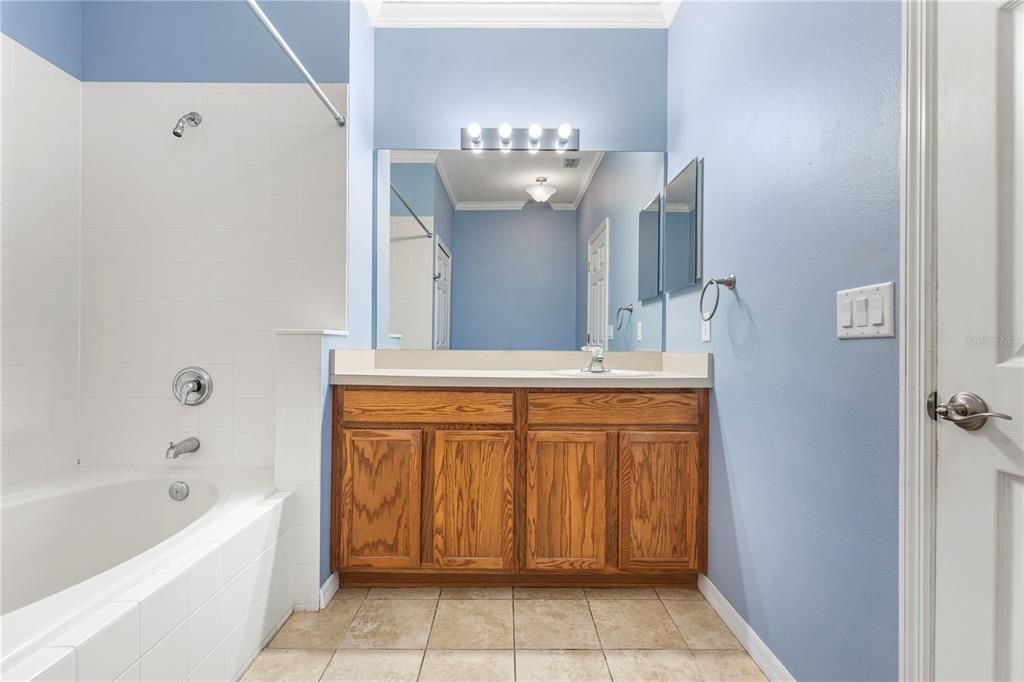 На продажу: $339,775 (2 спален, 2 ванн, 1068 Квадратных фут)