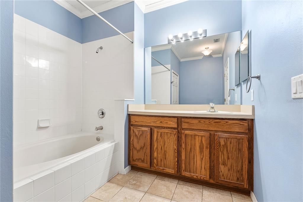 На продажу: $339,775 (2 спален, 2 ванн, 1068 Квадратных фут)