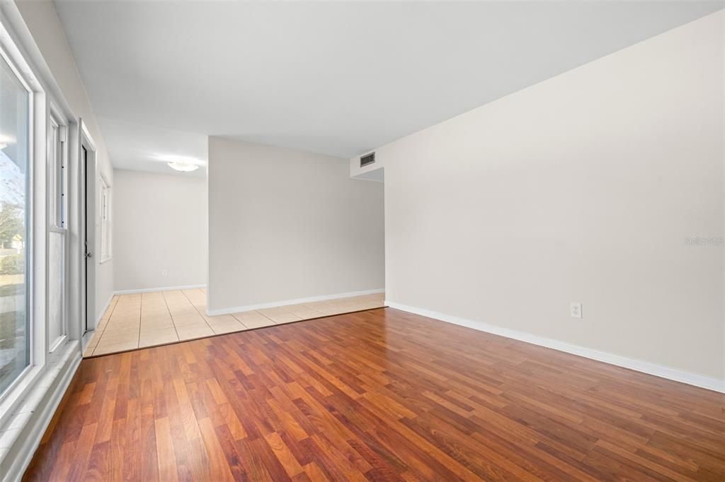 For Sale: $310,000 (3 beds, 1 baths, 1064 Square Feet)