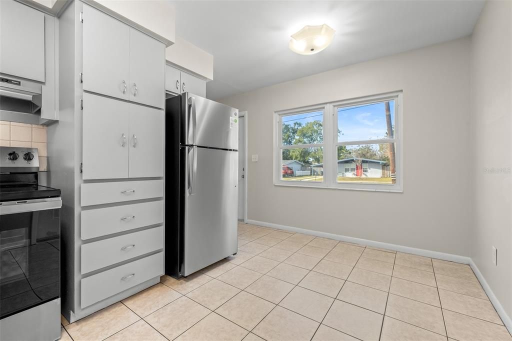 For Sale: $310,000 (3 beds, 1 baths, 1064 Square Feet)