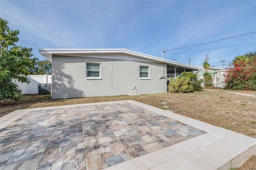 For Sale: $310,000 (3 beds, 1 baths, 1064 Square Feet)