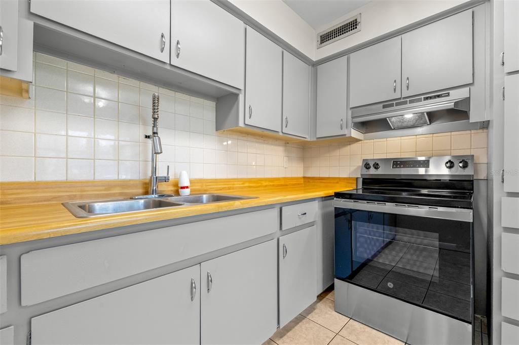 For Sale: $310,000 (3 beds, 1 baths, 1064 Square Feet)