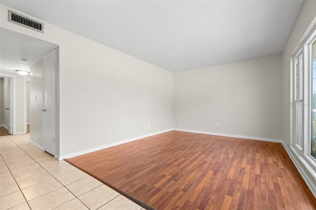 For Sale: $310,000 (3 beds, 1 baths, 1064 Square Feet)