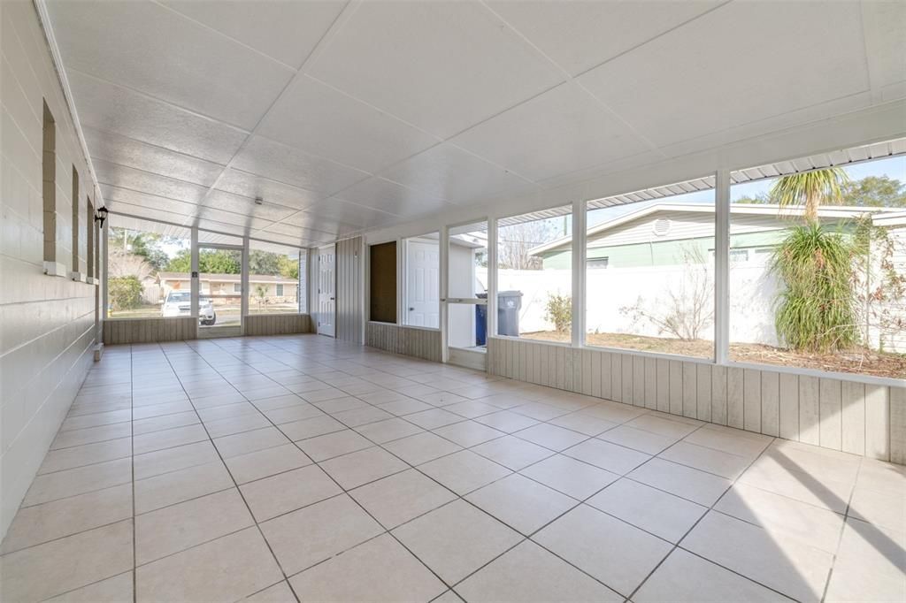 For Sale: $310,000 (3 beds, 1 baths, 1064 Square Feet)