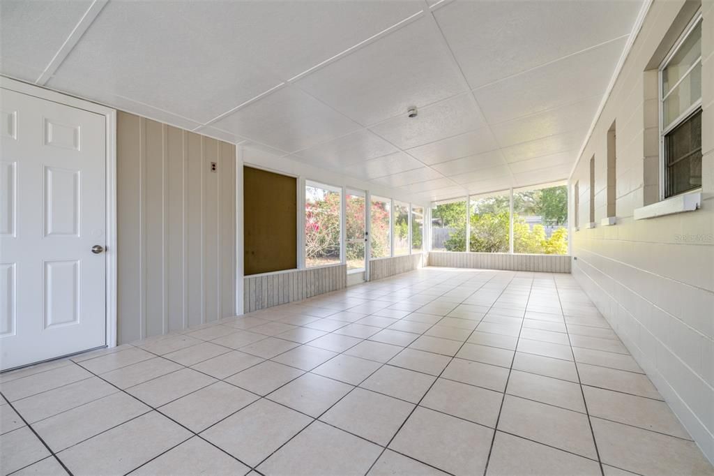 For Sale: $310,000 (3 beds, 1 baths, 1064 Square Feet)