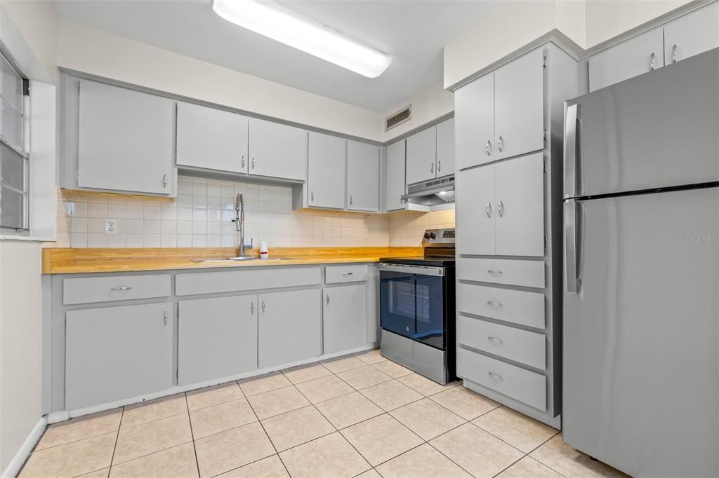 For Sale: $310,000 (3 beds, 1 baths, 1064 Square Feet)