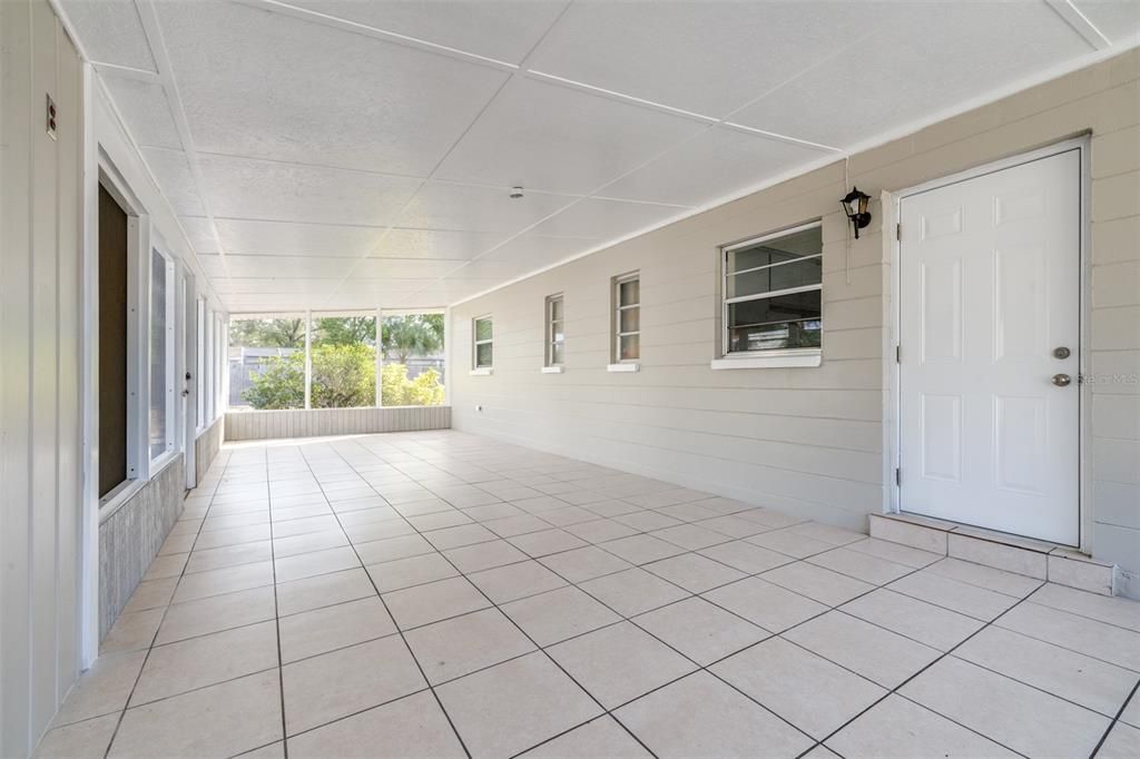 For Sale: $310,000 (3 beds, 1 baths, 1064 Square Feet)