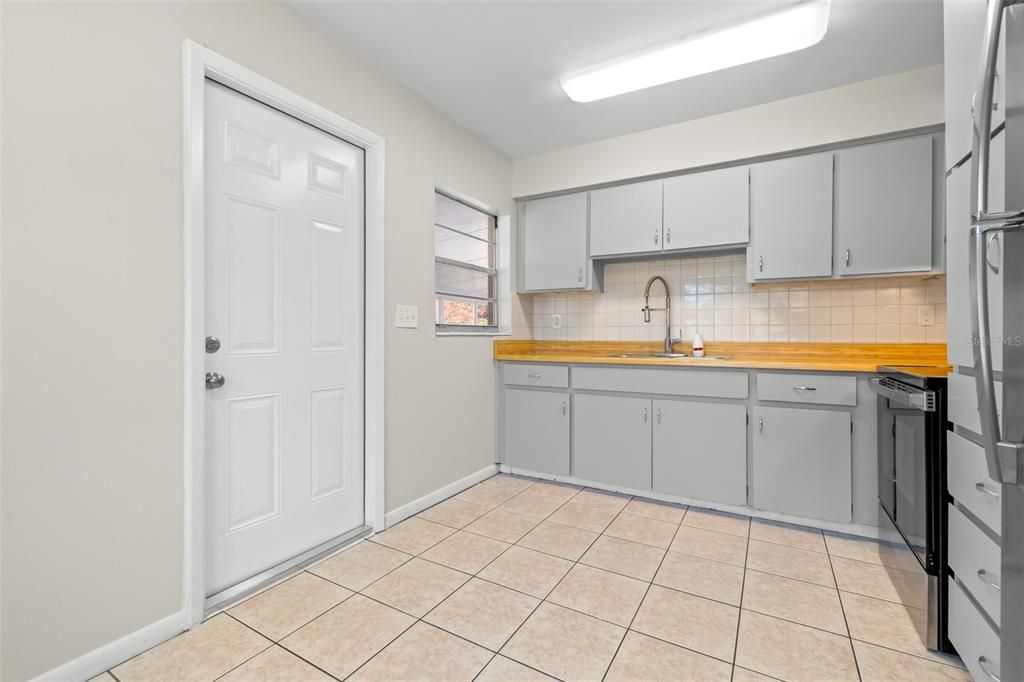 For Sale: $310,000 (3 beds, 1 baths, 1064 Square Feet)