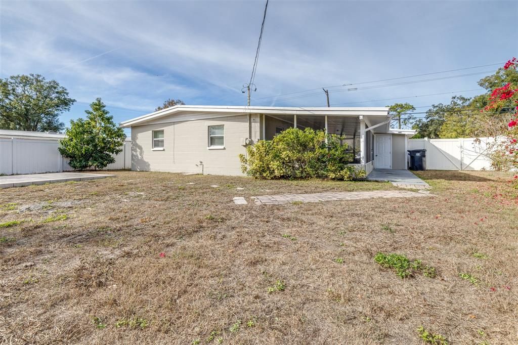 For Sale: $310,000 (3 beds, 1 baths, 1064 Square Feet)