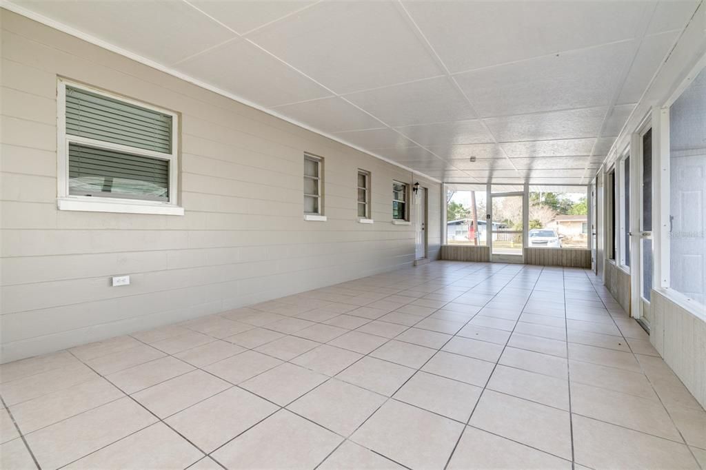 For Sale: $310,000 (3 beds, 1 baths, 1064 Square Feet)