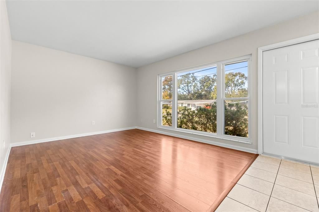 For Sale: $310,000 (3 beds, 1 baths, 1064 Square Feet)