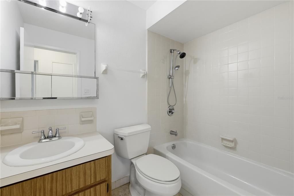 На продажу: $229,900 (3 спален, 2 ванн, 1184 Квадратных фут)