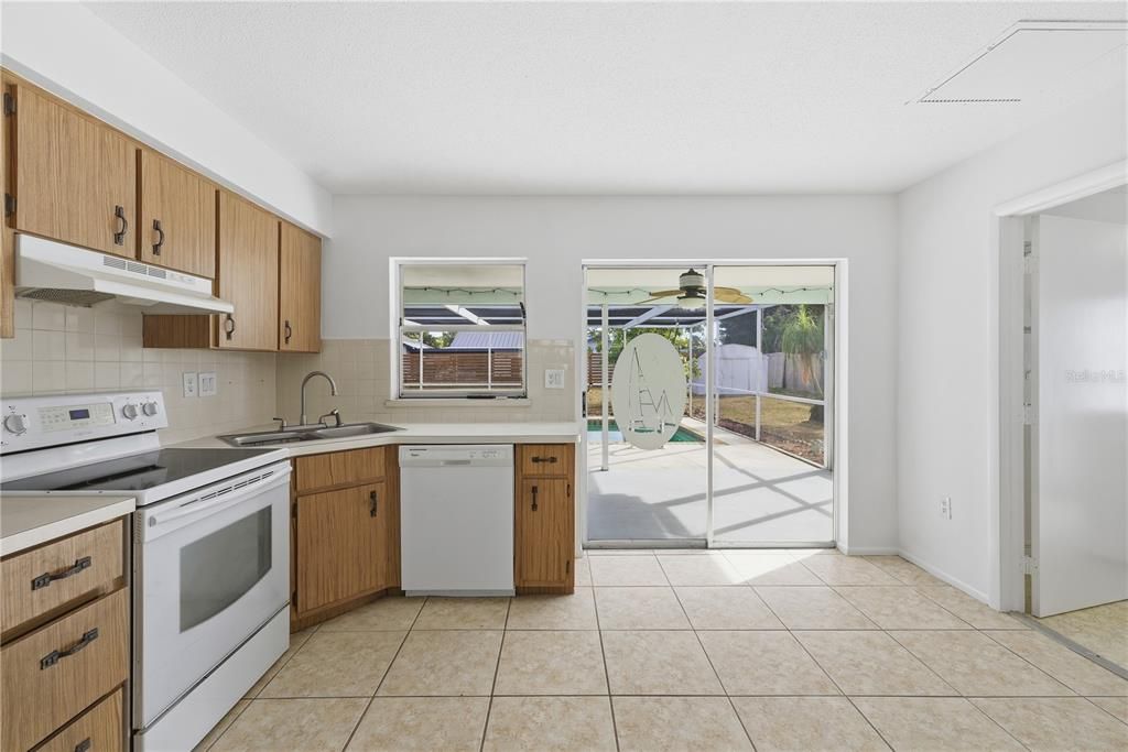 На продажу: $229,900 (3 спален, 2 ванн, 1184 Квадратных фут)