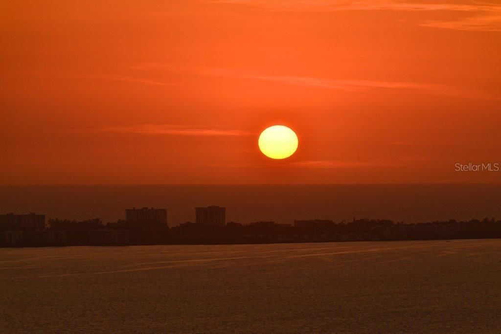 待售: $1,948,000 (3 贝兹, 2 浴室, 2375 平方英尺)