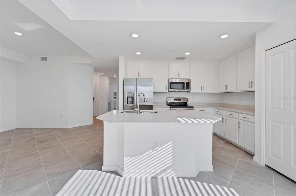 На продажу: $389,000 (3 спален, 2 ванн, 1301 Квадратных фут)