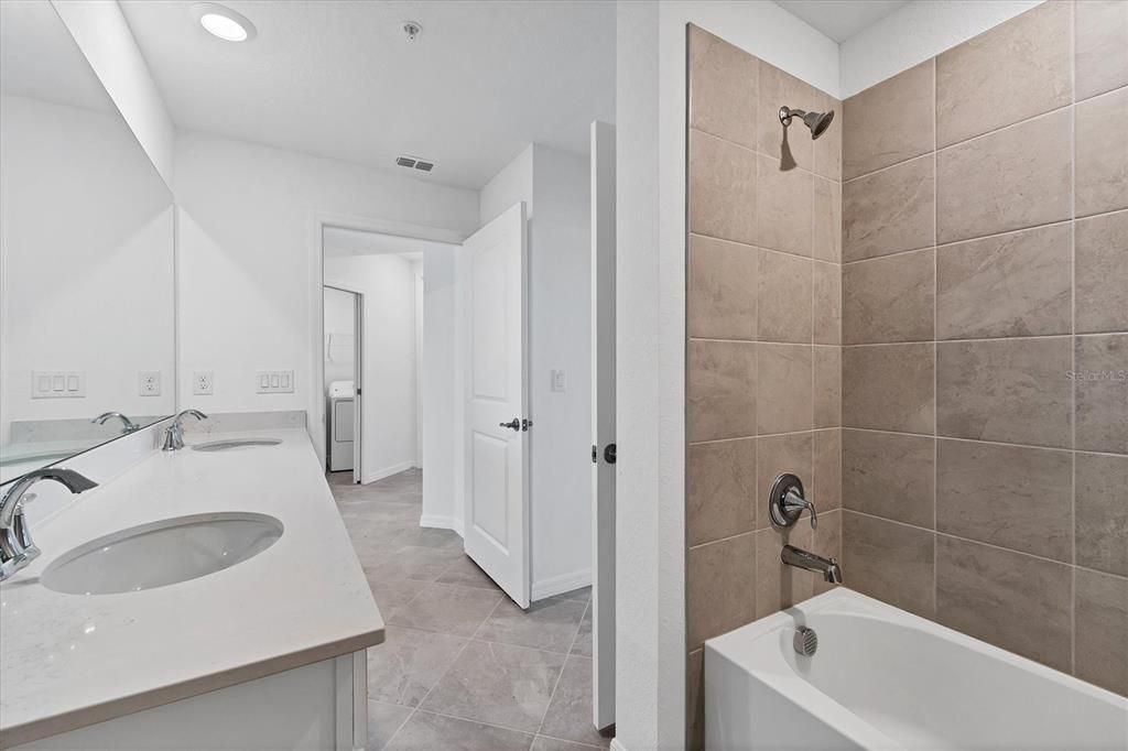 На продажу: $389,000 (3 спален, 2 ванн, 1301 Квадратных фут)