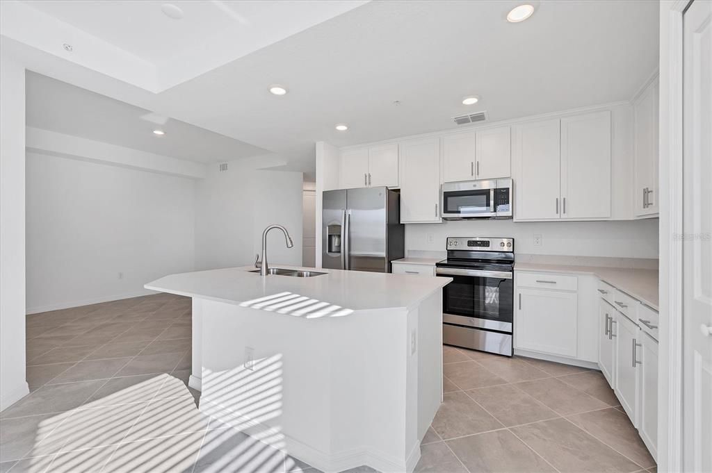 На продажу: $389,000 (3 спален, 2 ванн, 1301 Квадратных фут)