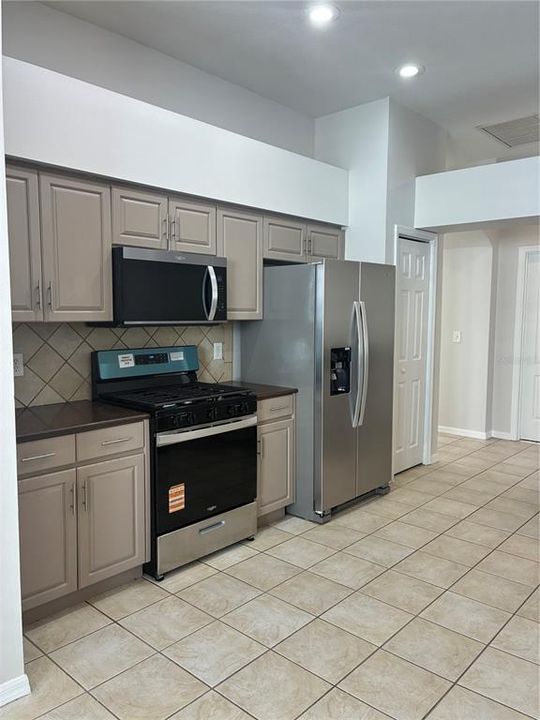 For Rent: $2,600 (4 beds, 2 baths, 2044 Square Feet)