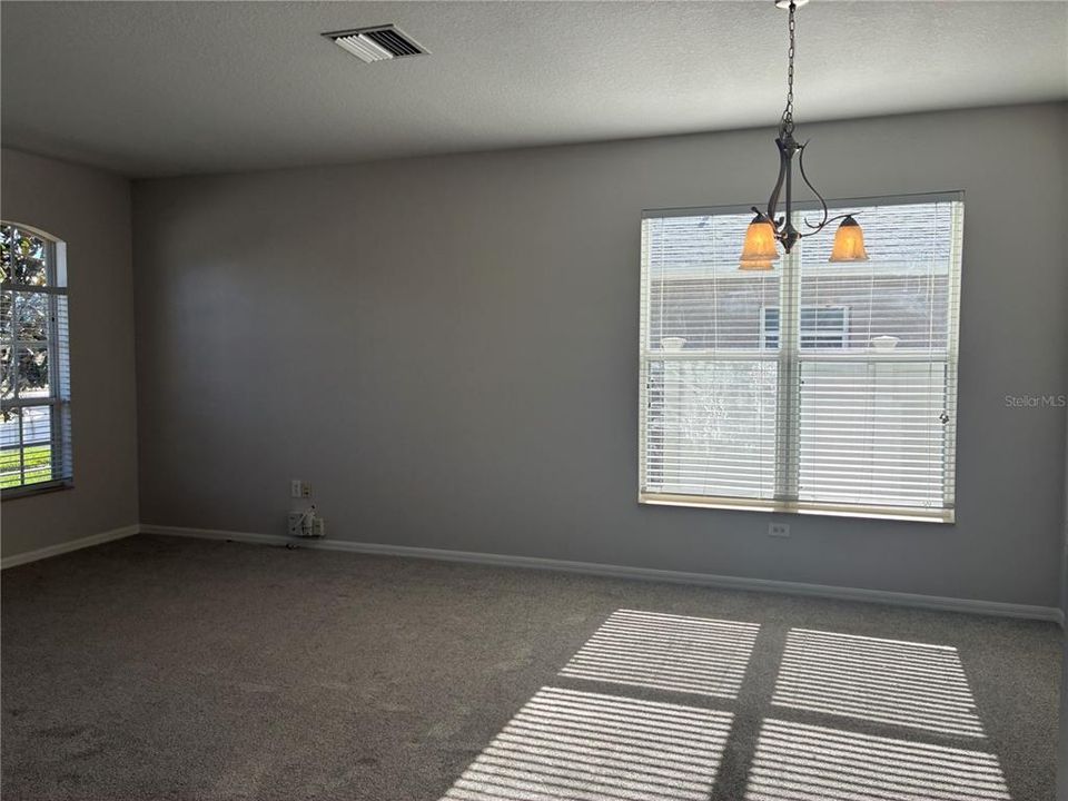 For Rent: $2,600 (4 beds, 2 baths, 2044 Square Feet)