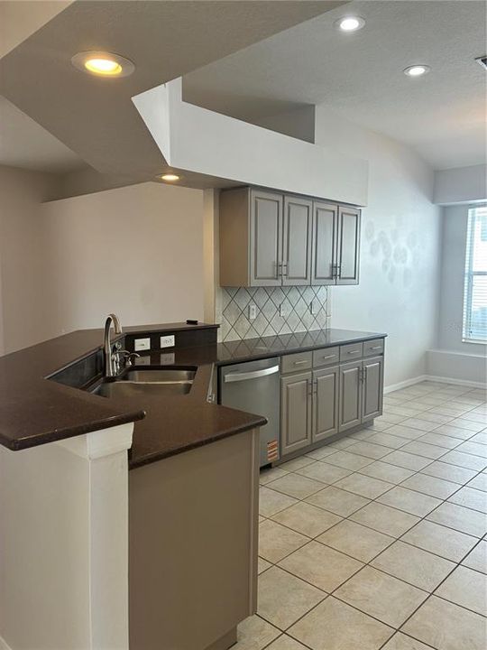 For Rent: $2,600 (4 beds, 2 baths, 2044 Square Feet)