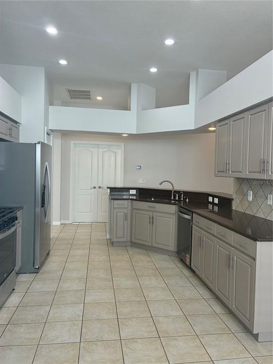 For Rent: $2,600 (4 beds, 2 baths, 2044 Square Feet)