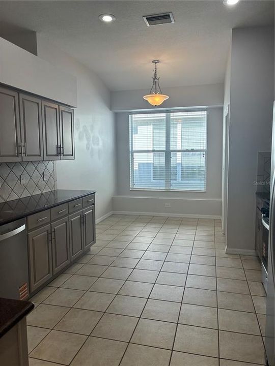 For Rent: $2,600 (4 beds, 2 baths, 2044 Square Feet)