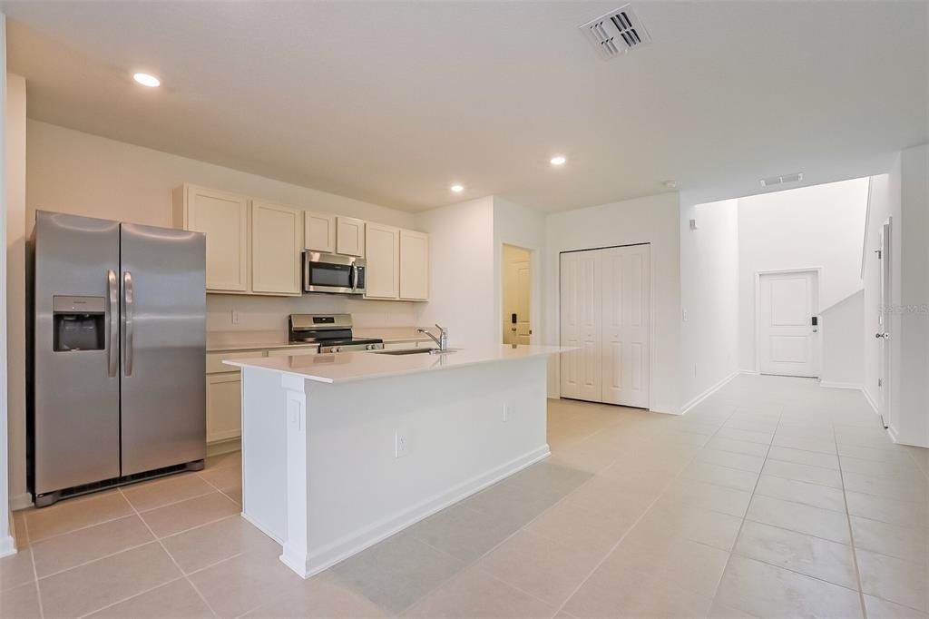 出租: $2,245 (5 贝兹, 2 浴室, 2326 平方英尺)