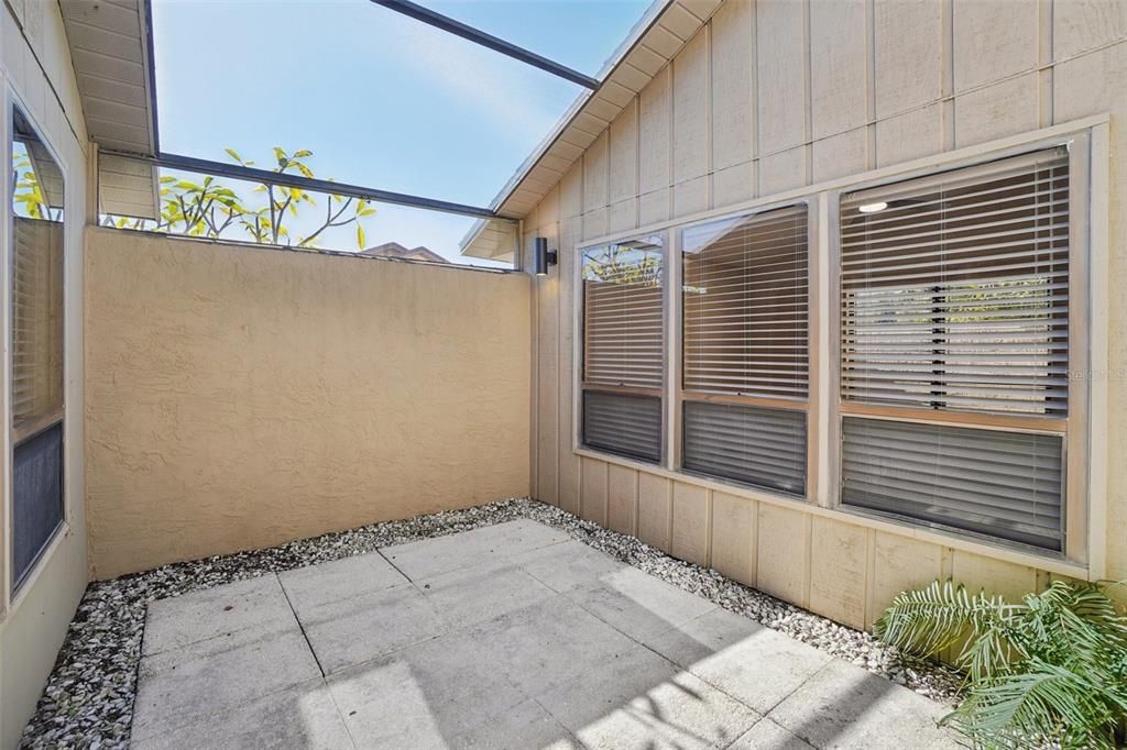 For Sale: $549,000 (4 beds, 2 baths, 1903 Square Feet)