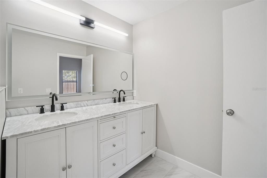 For Sale: $549,000 (4 beds, 2 baths, 1903 Square Feet)