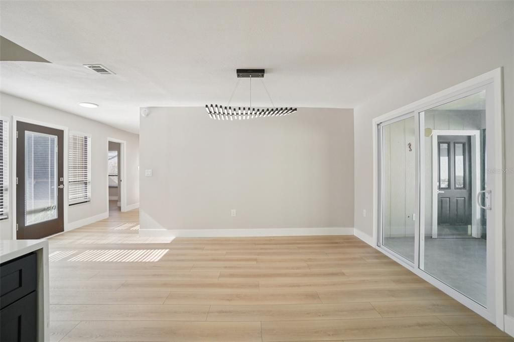 For Sale: $549,000 (4 beds, 2 baths, 1903 Square Feet)