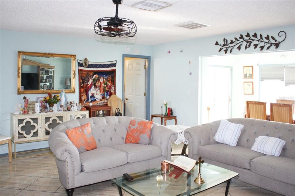 For Sale: $255,000 (3 beds, 2 baths, 1070 Square Feet)