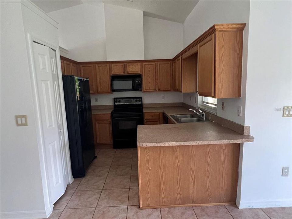 For Rent: $1,800 (3 beds, 2 baths, 1475 Square Feet)